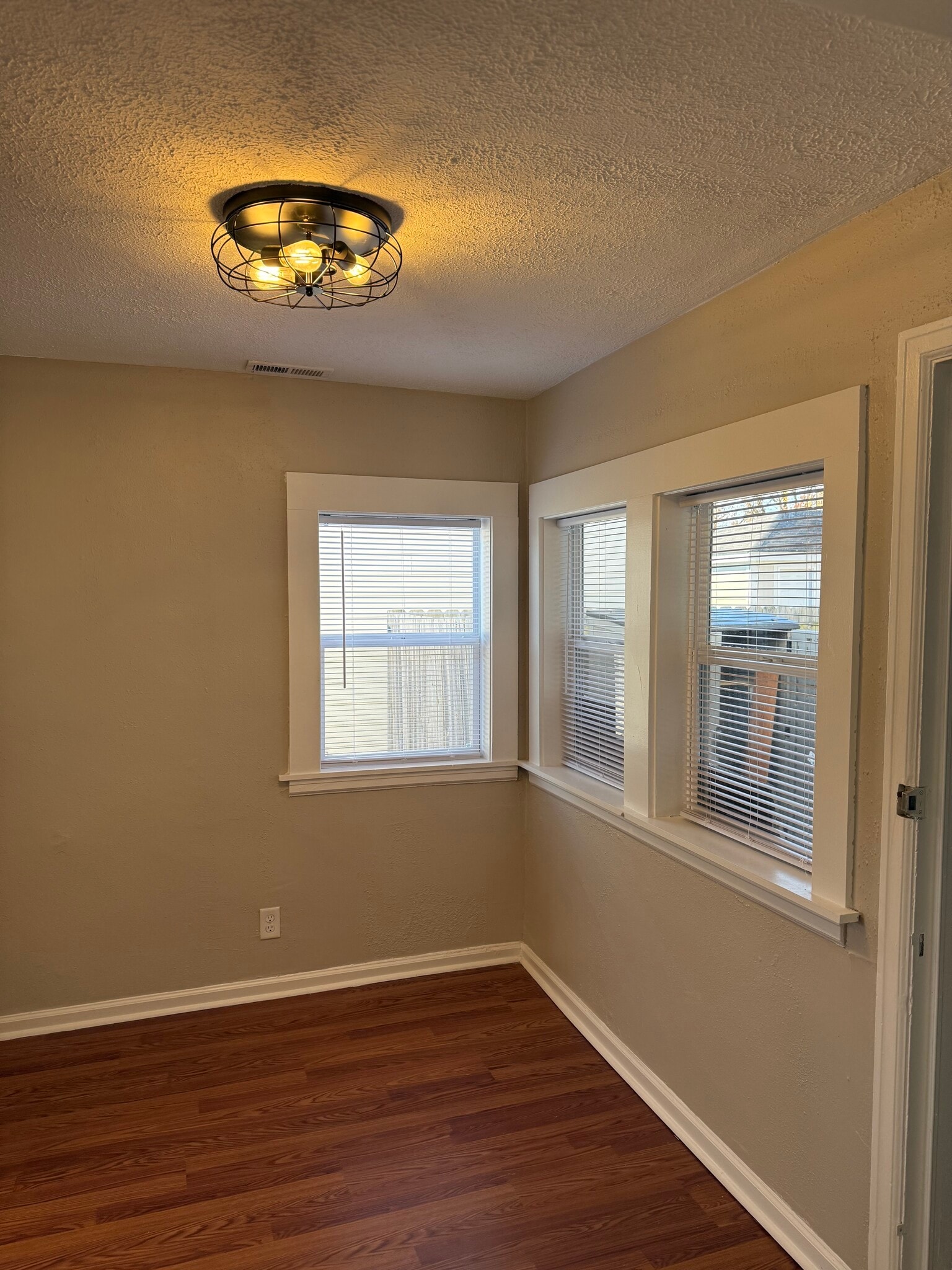 Building Photo - 509 E Mill St