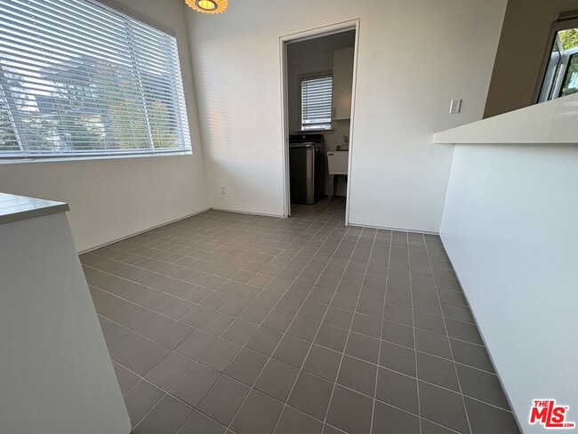 Building Photo - 444 W Avenue 37