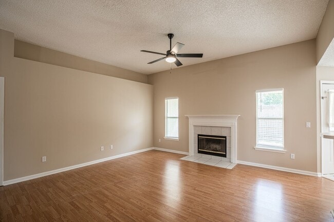 Building Photo - Great Rental in The Valley!