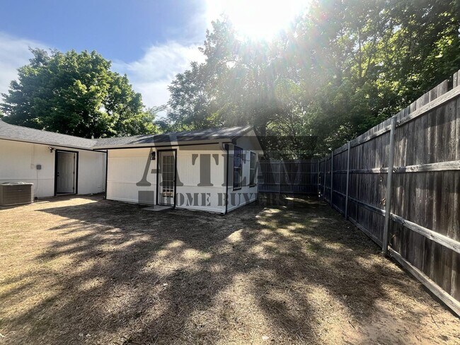 Building Photo - Remodeled 3 Bedroom 2 Bathroom