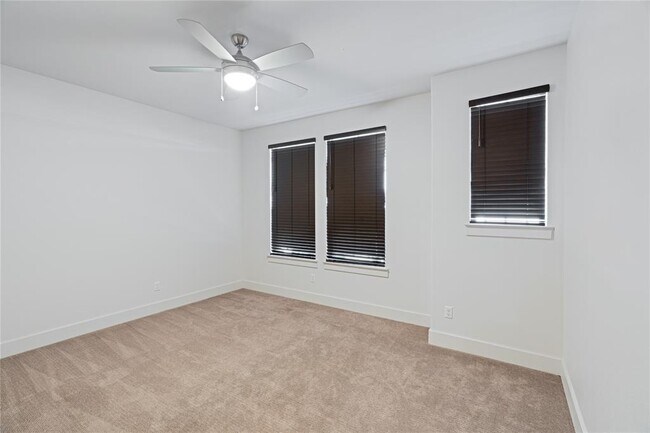 Building Photo - 1241 Summerbrooke Cir