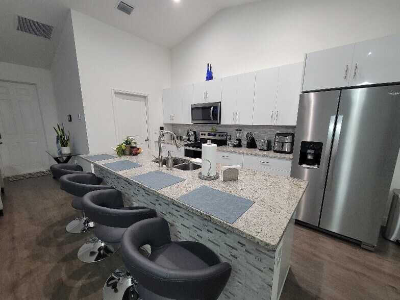 Building Photo - 9052 W Broad Cir