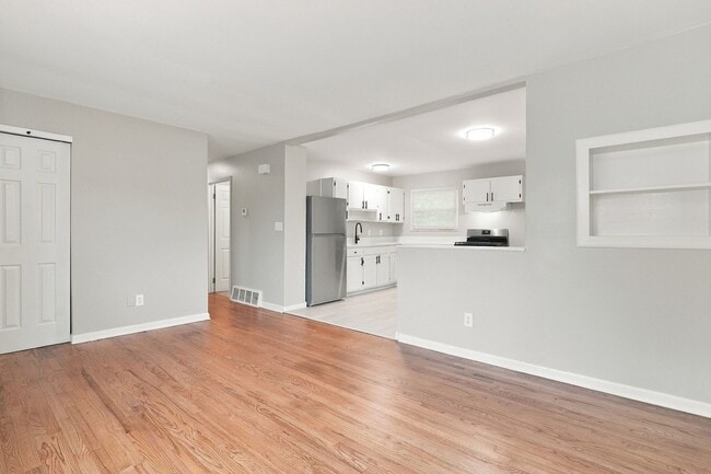 Building Photo - 5233 Fullerton Dr