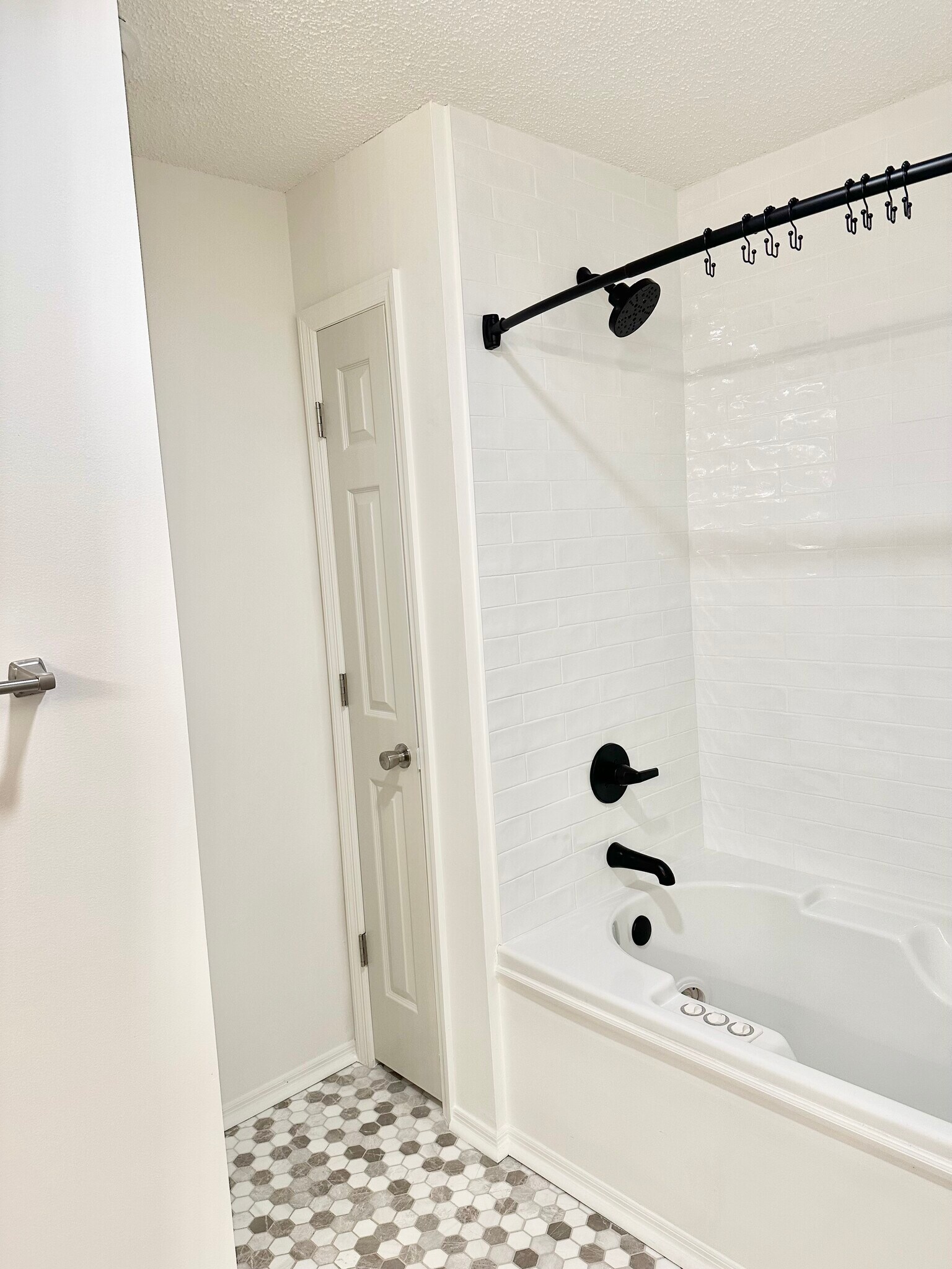 Building Photo - 8621 Flagstone Way