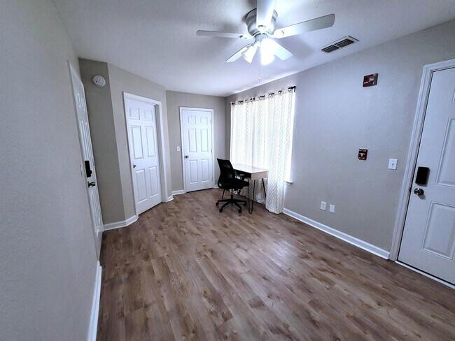 Building Photo - 1329 Nylic St