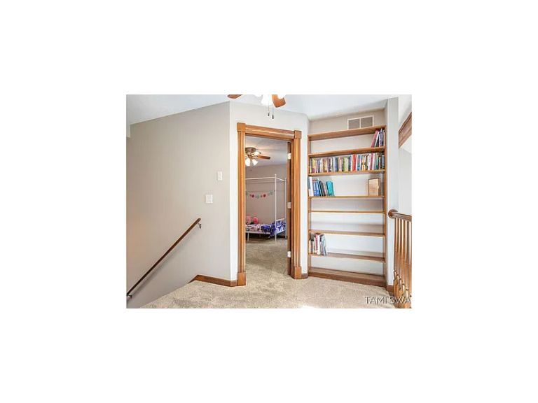 Upstairs Landing - 17756 Brucker St