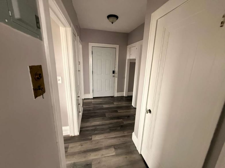 Building Photo - 14300 Lakeshore Blvd