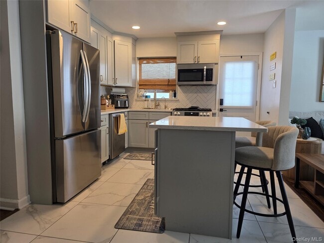 Building Photo - 181 Barrymore Blvd