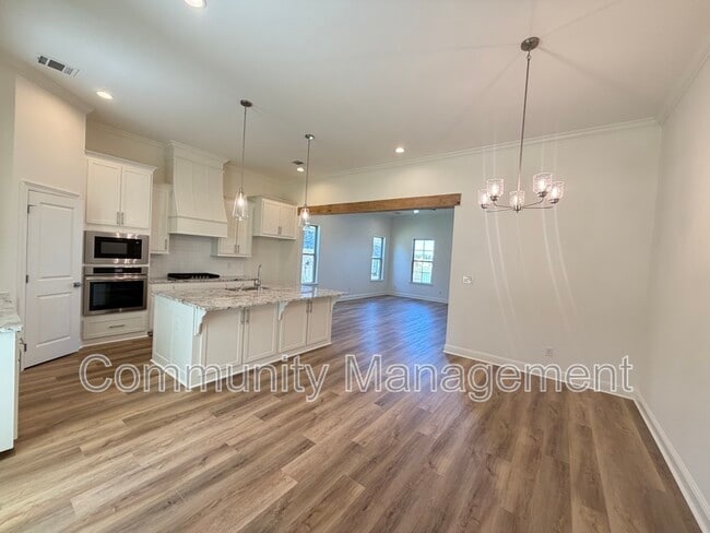 Building Photo - 3696 Waterbury Ave