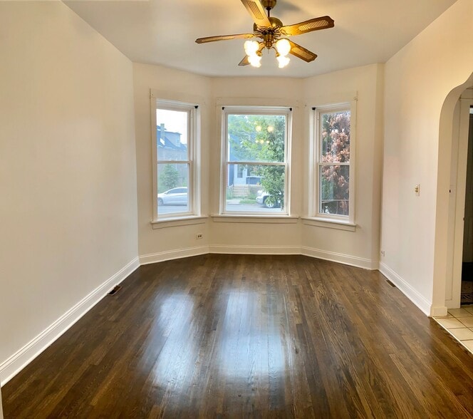 Building Photo - 2513 W Pershing Rd