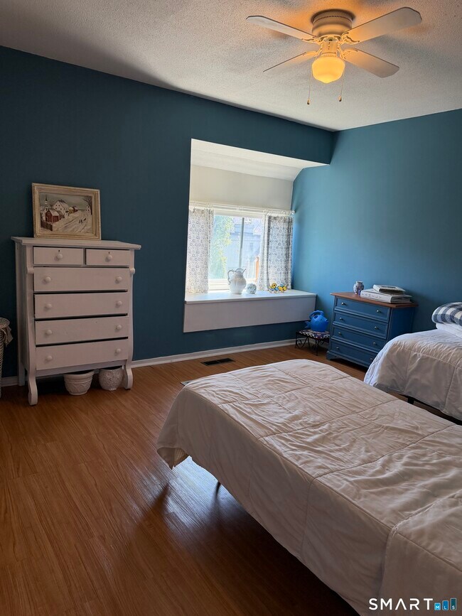 Building Photo - 235 Heritage Vlg