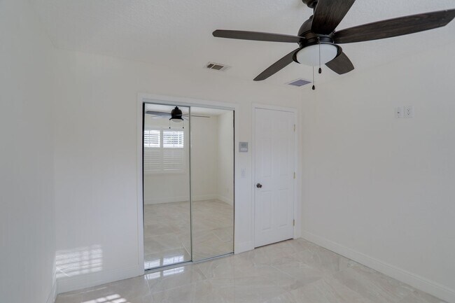 Building Photo - 633 Spring Oaks Blvd