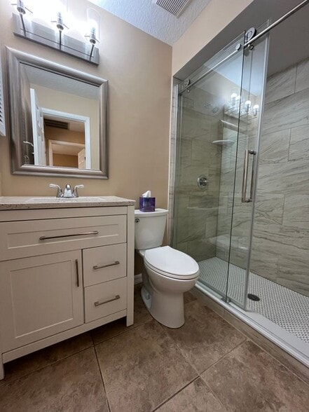 Building Photo - 197 Hidden Lake Dr