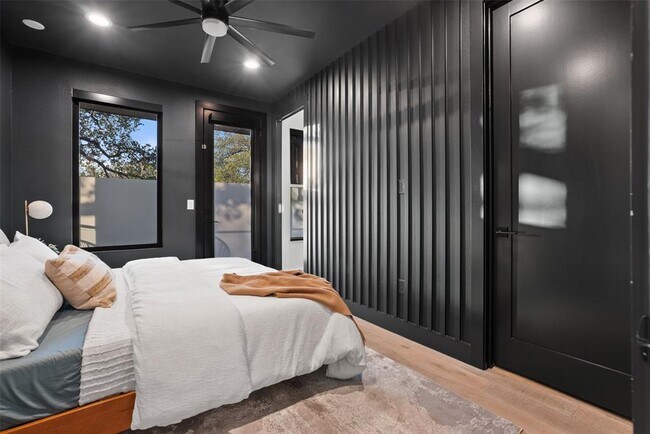 Building Photo - 2209 Rae Dell Ave