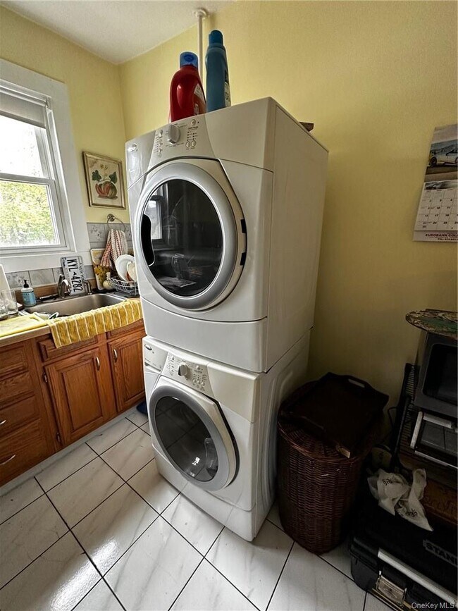 Building Photo - 216 Union Ave