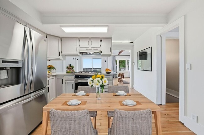 Building Photo - 3 Bed/2.5 Bath Multilevel Home with Amazing Views!