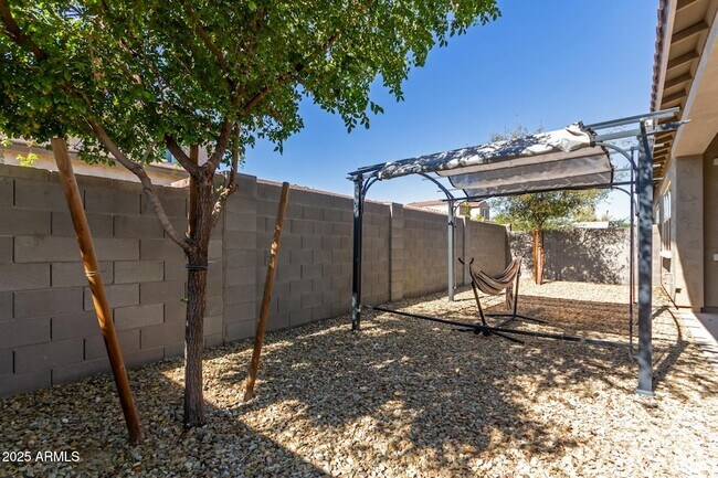 Building Photo - 1914 N 140th Ave