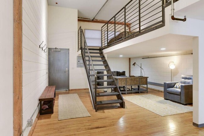 Building Photo - 801 N Washington Ave