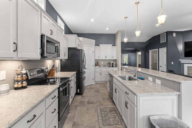 Building Photo - 7555 Devonshire Dr