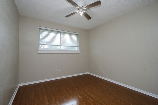 Building Photo - 2207 Whiteback Dr