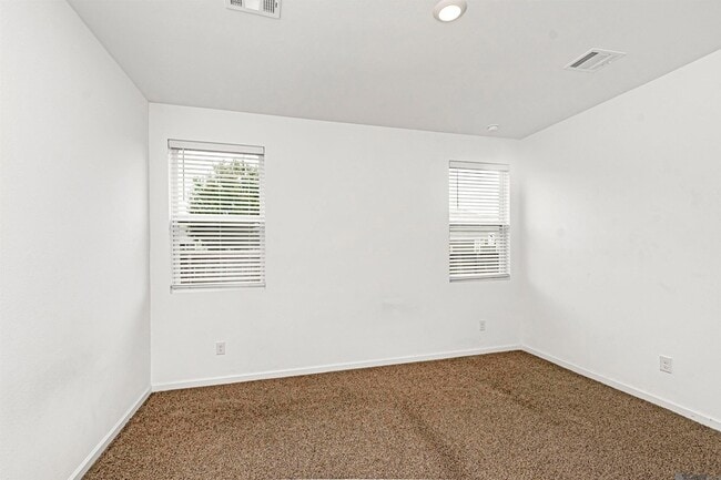 Building Photo - 910 Drago Dr