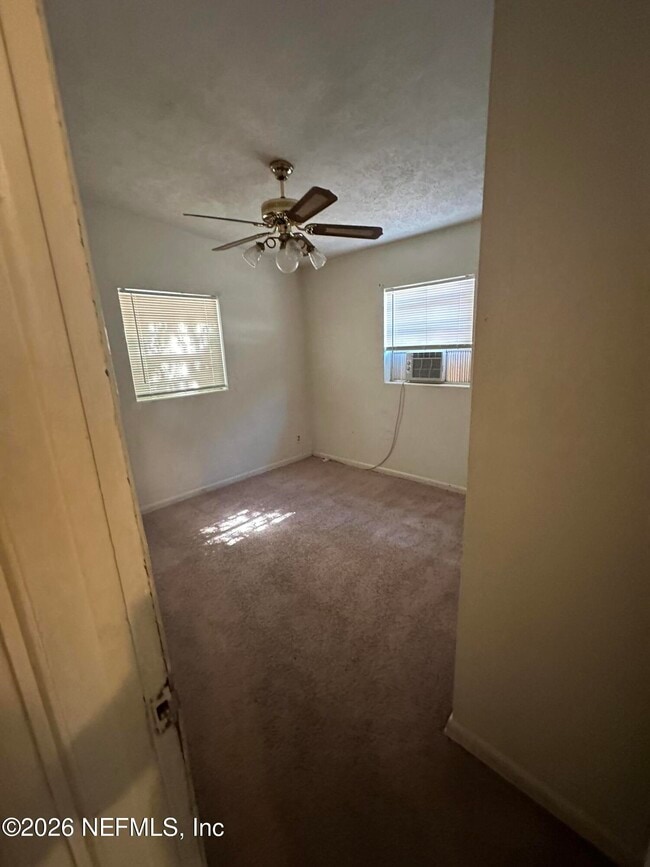 Building Photo - 342 Linden Ln