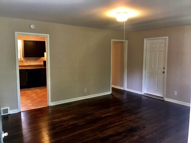 Building Photo - LAWRENCE 4 BEDROOM W/BASEMENT RECENTLY UPDATED!  AVAILABLE NOW!