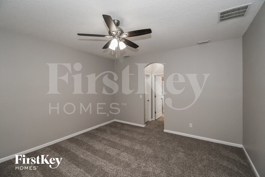 Building Photo - 13737 Devan Lee Dr N