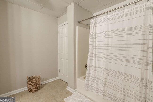 Building Photo - 1020 Cupp Ln