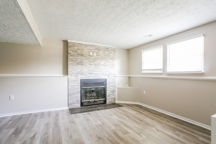 Building Photo - 3524 En-Joie Dr