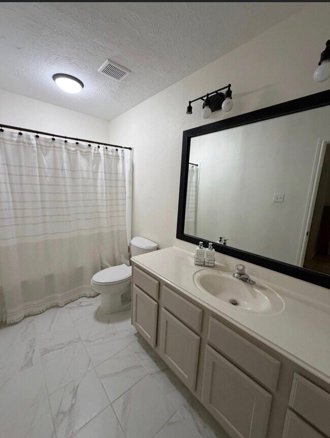 Building Photo - 1811 Emerald Lake Ct