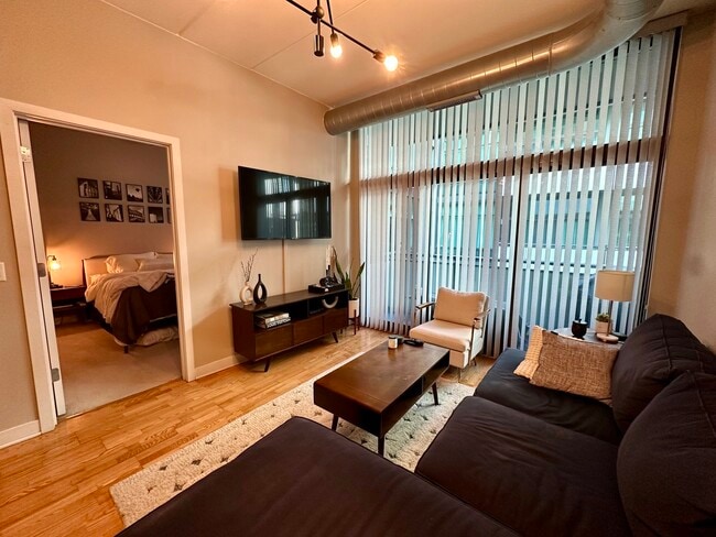 Building Photo - 660 W Wayman St