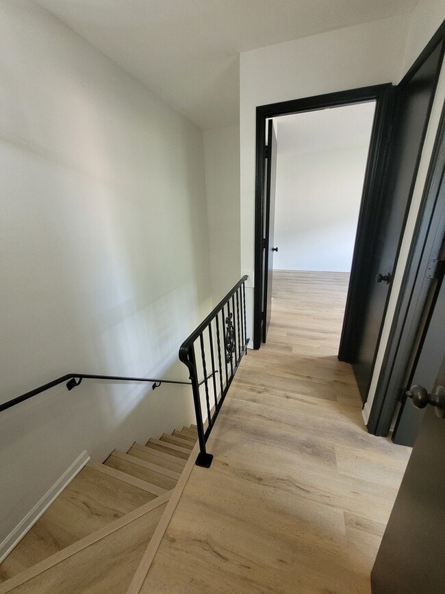 Building Photo - 2402 Algonquin Rd