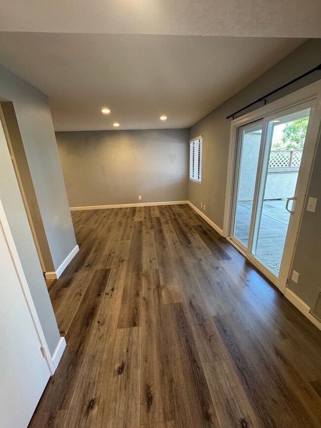 Building Photo - 25941 Montemar