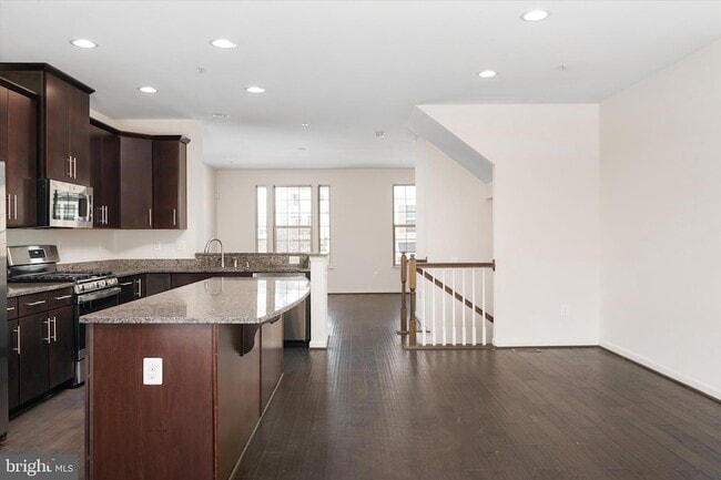 Building Photo - 7627 Hamilton Xing