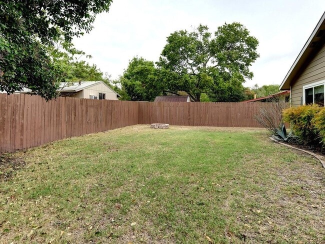 Building Photo - 11108 Applewood Dr
