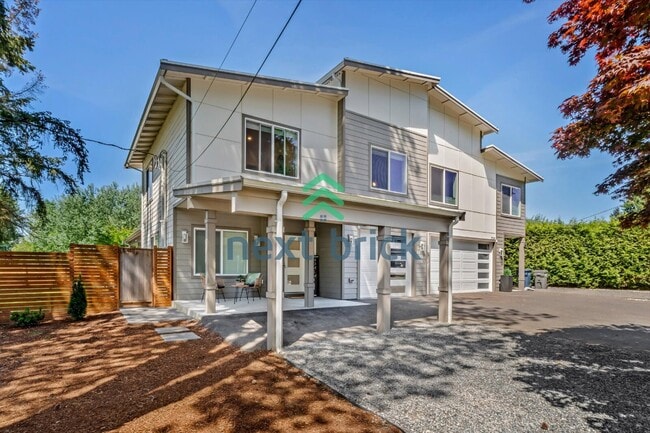 Building Photo - Spacious 3-Bed Home with 2.5 Baths in Prime Bothell Location – 2500 Sq Ft of Comfort!