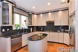 Building Photo - 77-16 Kew Forest Ln