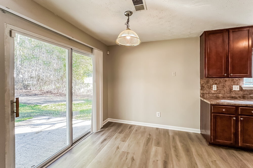 Building Photo - 9380 Forest Knoll Dr