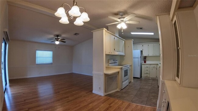 Building Photo - 2055 S Floral Ave