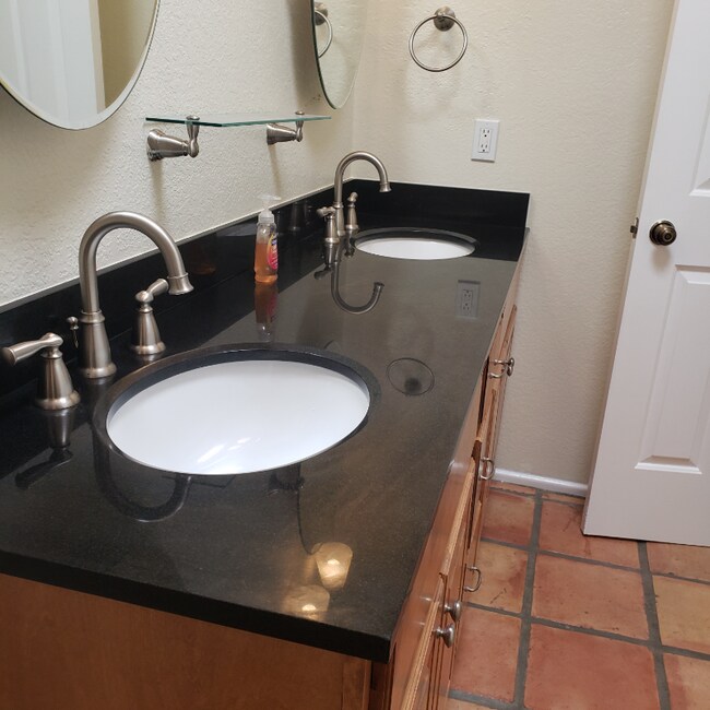 Building Photo - 7946 E Sabino Sunrise Cir