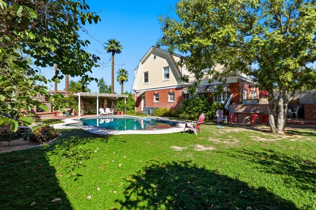 Building Photo - WONDERFUL HISTORIC 5 BED 3 BATH PROPERTY WITH CARRIAGE HOUSE