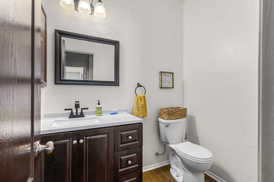 Building Photo - 311 Evening Grosbeak Dr