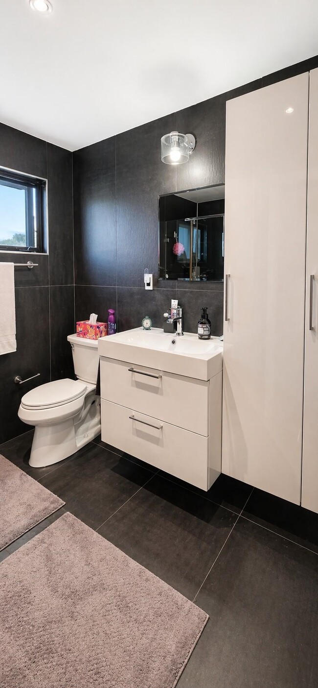 Building Photo - 804 Spinnaker Ct