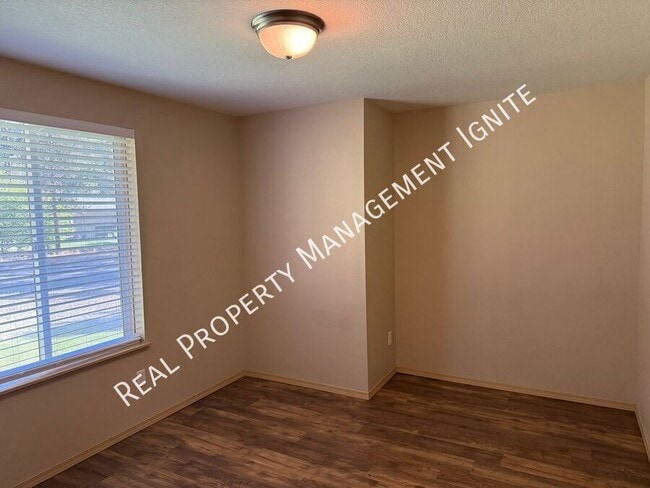 Building Photo - 53377 Eagle Ln