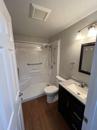 Building Photo - Updated Duplex with Garage