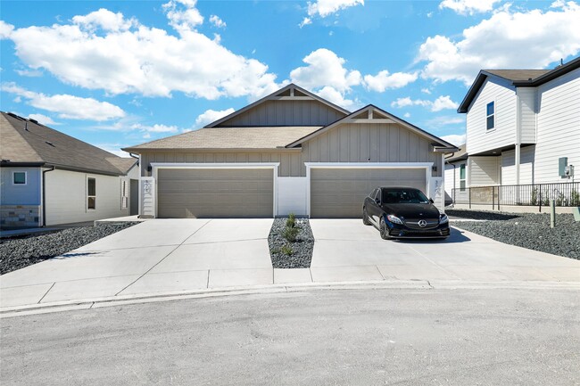 Building Photo - 324 Nespral Dr