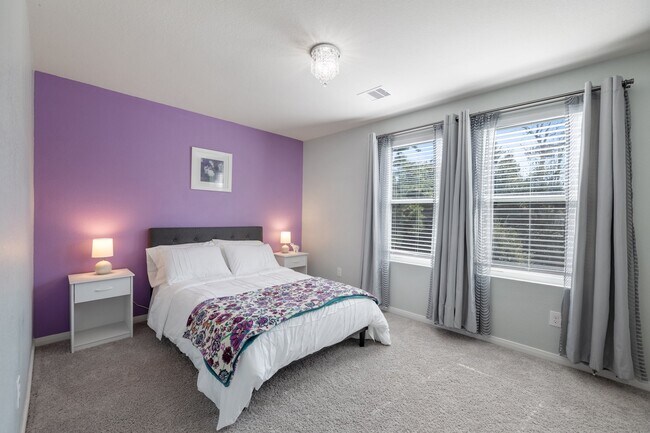 Building Photo - 196 Goldenrod