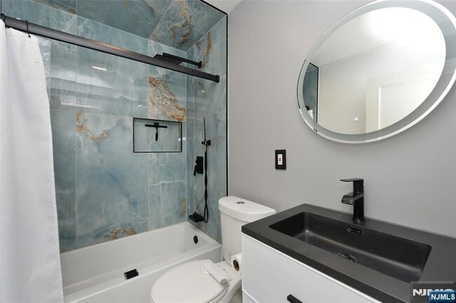 Building Photo - 483 Mt Prospect Ave