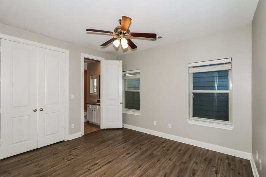 Building Photo - 8724 Kempwood Dr